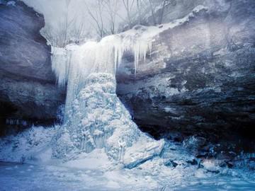 Nhìn những thác băng đẹp tinh khôi nhường này, ai còn mong chờ mùa xuân nữa