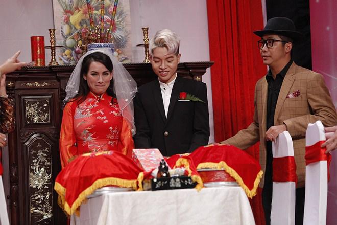 Phi Nhung khiến mọi người ngạc nhiên khi tiết lộ: Bố mẹ Hoài Linh xúi cả hai cưới nhau - 4