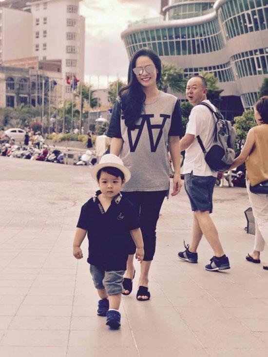 Sao Việt 24h: Nhìn ảnh này ai nghĩ vợ Tuấn Hưng đã hai con? - 16