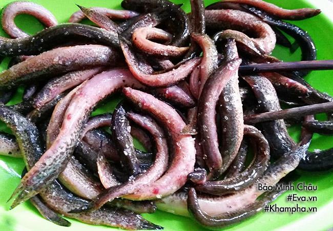 Cá chạch chiên lá lốt đậm đà, trôi cơm ngày lạnh - 2