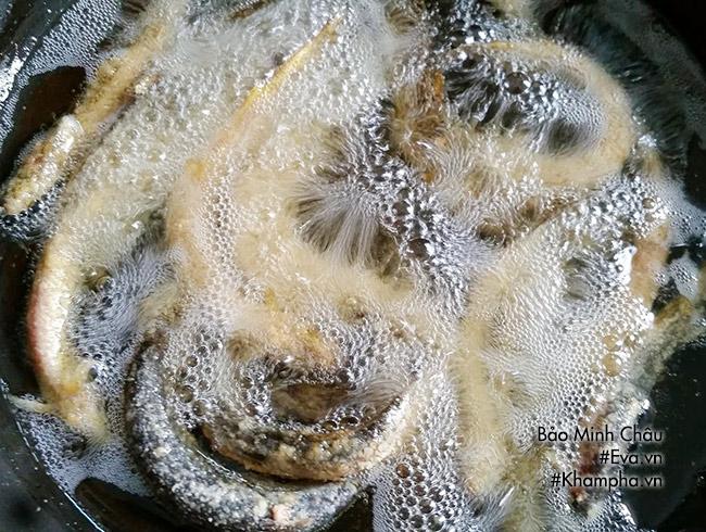 Cá chạch chiên lá lốt đậm đà, trôi cơm ngày lạnh - 5