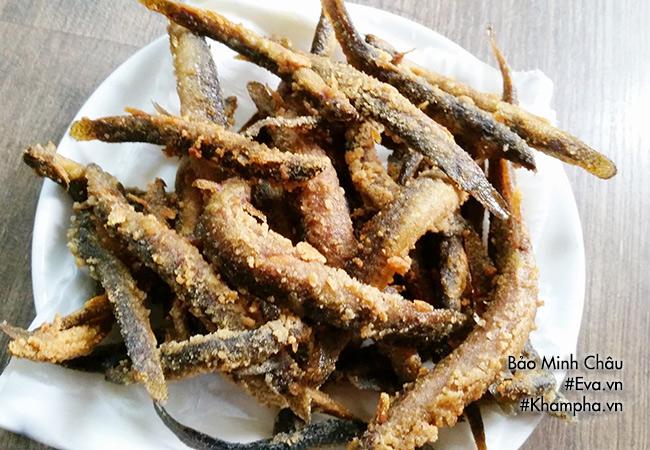Cá chạch chiên lá lốt đậm đà, trôi cơm ngày lạnh - 6
