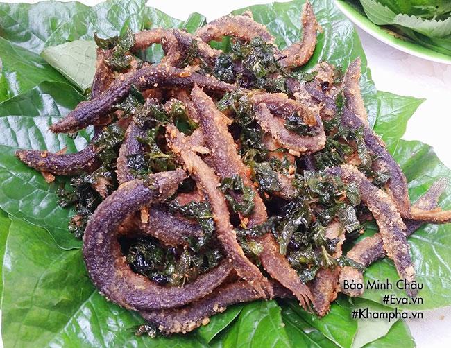 Cá chạch chiên lá lốt đậm đà, trôi cơm ngày lạnh - 8
