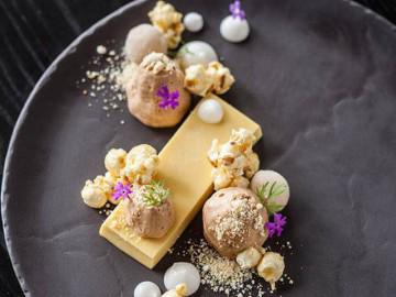Plated dessert - món tráng miệng kiểu hoàng gia