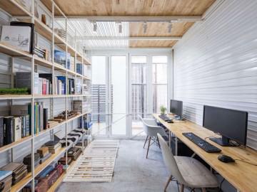 Nhà siêu mỏng xây không mất viên gạch nào ở Hà Nội khiến báo Tây cũng “choáng”