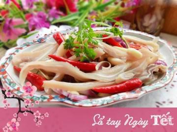 Tai heo ngâm mắm chua ngọt giòn sần sật cho ông xã nhậu chơi ngày Tết