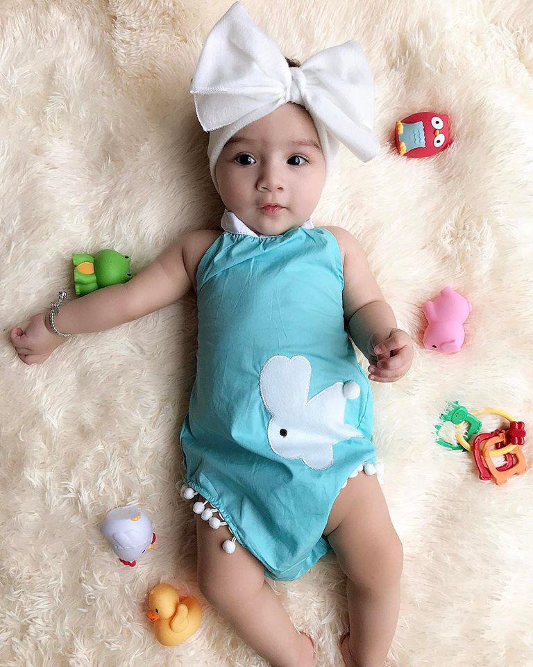 Bé gái Việt lai Séc xinh như công chúa với amp;#34;hàng trămamp;#34; mẫu váy áo mẹ tự chọn - 9