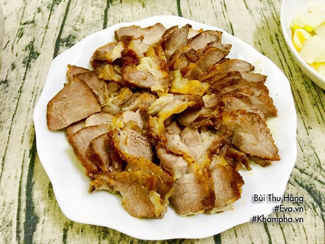 Bữa cơm tối nóng hổi, giòn ngon với nem và thịt rán - 5