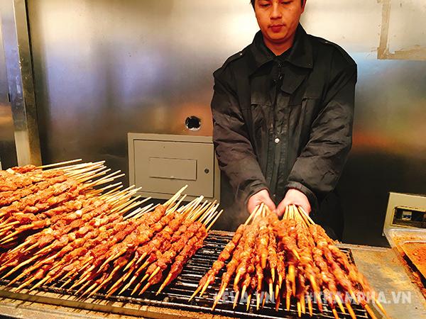 “Lạc lối” trong thiên đường món ăn ở chợ đêm Bắc Kinh - 9