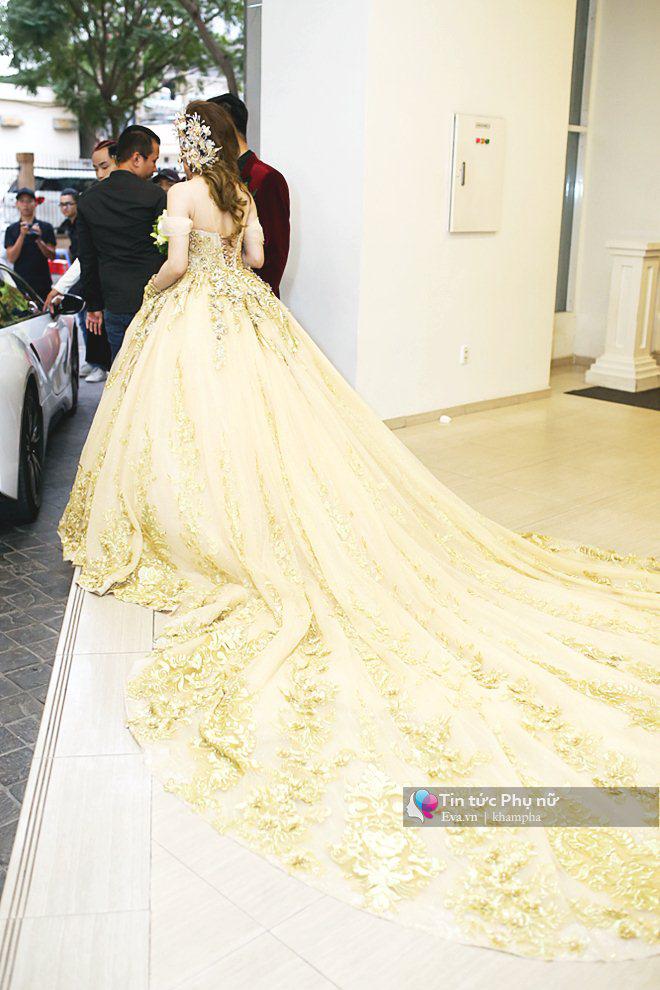 Tường thuật: Lâm Khánh Chi gây choáng ngợp với 5 bộ váy hoành tráng trong đám cưới xa hoa - 16