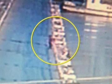 Mẹ quẫn trí ôm con gái 7 tuổi nhảy cầu tự tử, để lại thư tuyệt mệnh 'không muốn sống'