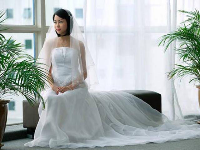 Quy tắc ân ái của chồng đại gia khiến người vợ trẻ suy sụp