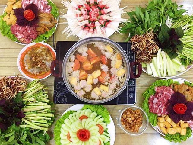 Mẹ đảm Hà Nội khoe những nồi lẩu hoành tráng thách thức ngày lạnh giá
