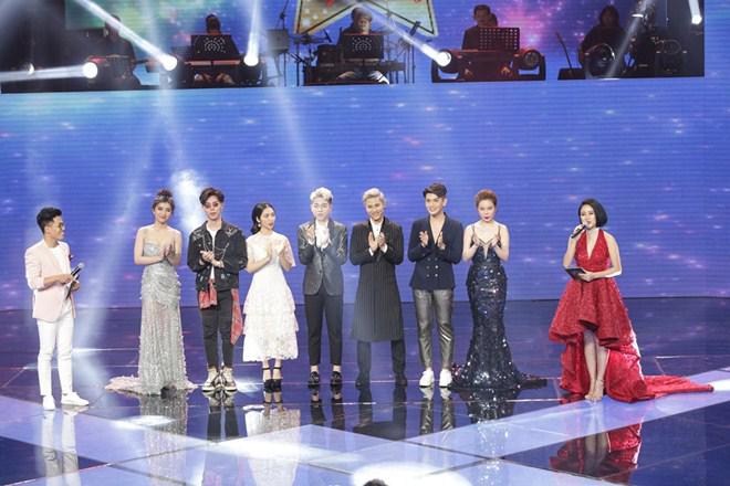 Hòa Minzy, Giang Hồng Ngọc ôm lấy nhau khi được vào Chung kết Cặp đôi Hoàn hảo - 1