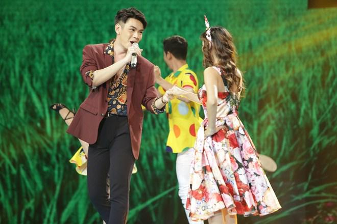 Hòa Minzy, Giang Hồng Ngọc ôm lấy nhau khi được vào Chung kết Cặp đôi Hoàn hảo - 15