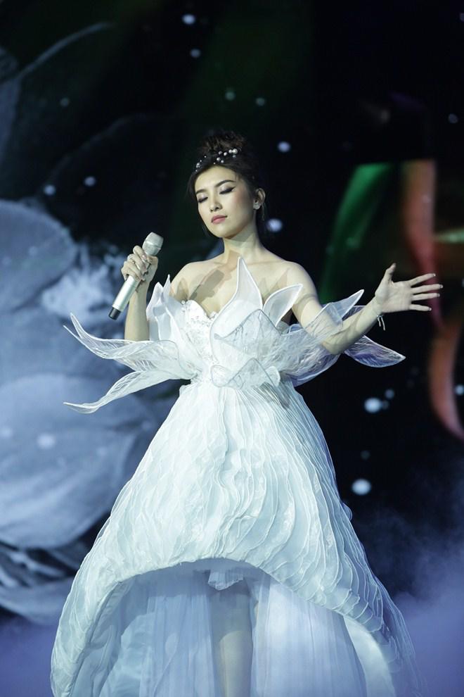 Hòa Minzy, Giang Hồng Ngọc ôm lấy nhau khi được vào Chung kết Cặp đôi Hoàn hảo - 16