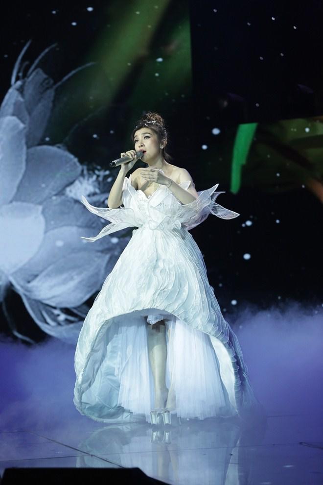 Hòa Minzy, Giang Hồng Ngọc ôm lấy nhau khi được vào Chung kết Cặp đôi Hoàn hảo - 17