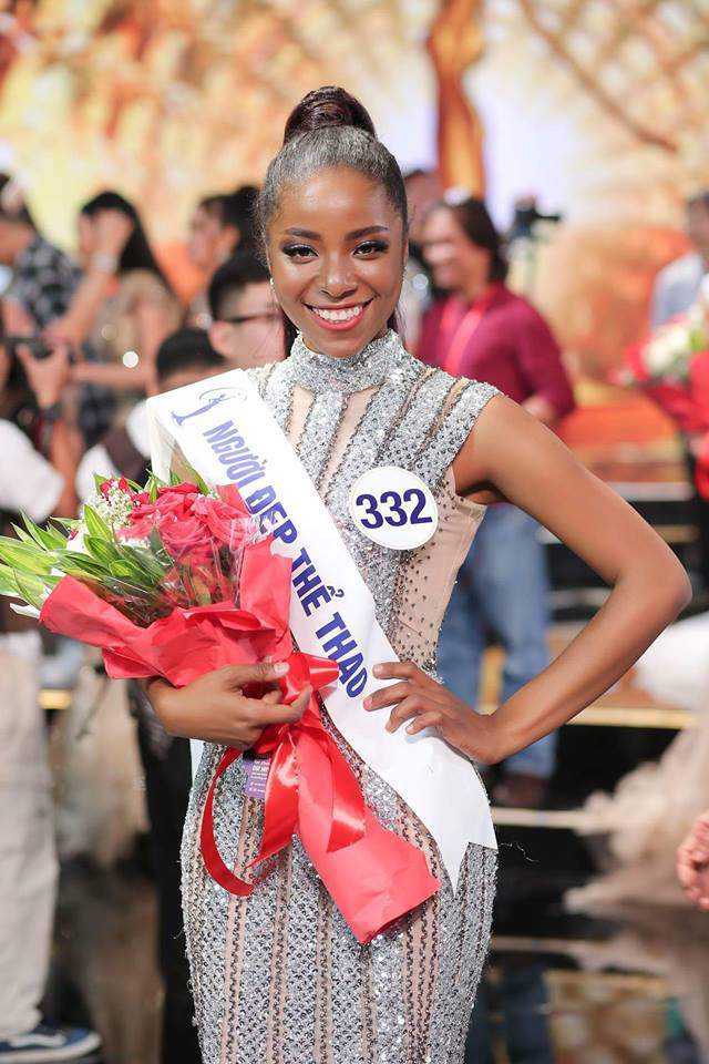 Trao vương miện cho Hamp;#39;hen Niê, song Phạm Hương lại gửi lời nhắn nhủ 39 thí sinh còn lại - 9