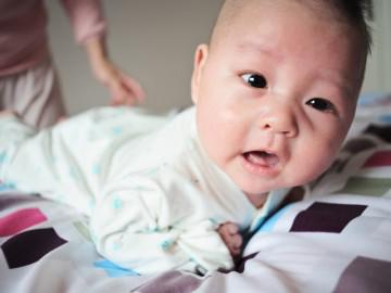 Chuyên gia mách bài tập nằm úp giúp phát triển 10 bộ phận cơ thể trẻ sơ sinh