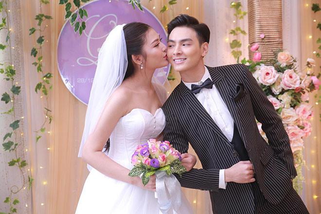 Chúng Huyền Thanh lần đầu xuất hiện sau đám cưới, lộ vòng 2 to amp;#34;vượt mặtamp;#34; - 4