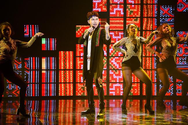 Sao Đại Chiến: Trọng Hiếu hát “ò ó o” của Chi Pu thành “ù ú uamp;#34; trên truyền hình - 11