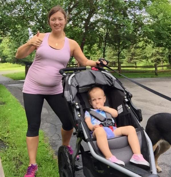 Đau vai khi mang thai 25 tuần, bà mẹ không ngờ mình suýt bị liệt cả đời - 1