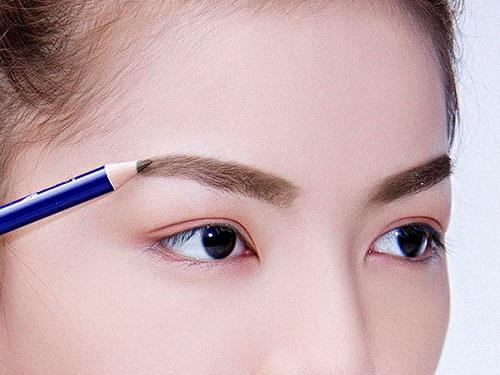 Nhìn loạt sao dưới đây, bạn sẽ hiểu chân mày đẹp quan trọng đến nhường nào - 11