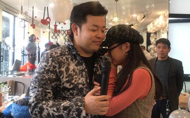 Phương Mỹ Chi bật khóc trước cha nuôi Quang Lê trong ngày sinh nhật - 2