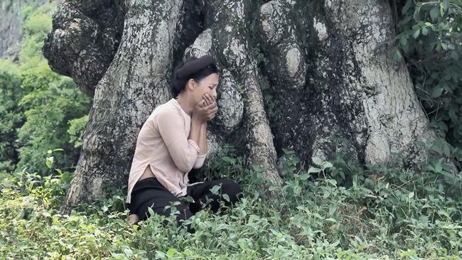 Thương nhớ ở ai: Trớ trêu cảnh chồng ra trận, vợ quỳ gối xin bố mẹ chồng cho làm dâu - 6