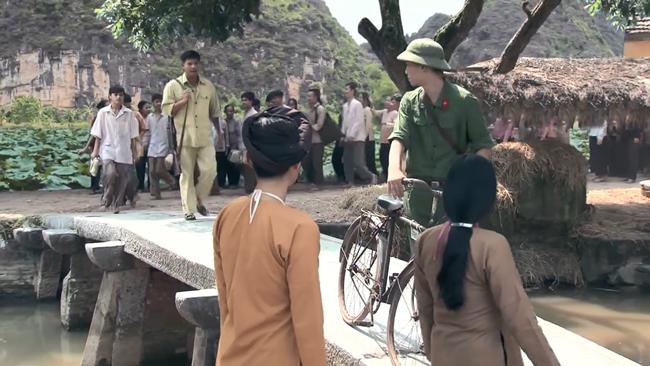 Thương nhớ ở ai: Trớ trêu cảnh chồng ra trận, vợ quỳ gối xin bố mẹ chồng cho làm dâu - 5