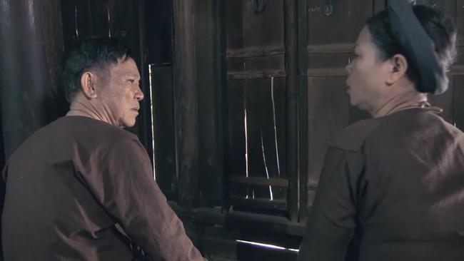 Thương nhớ ở ai: Trớ trêu cảnh chồng ra trận, vợ quỳ gối xin bố mẹ chồng cho làm dâu - 3