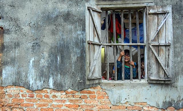 Một ngày amp;#34;xoay như chong chóngamp;#34; của ông bố một mình nuôi 8 con - 6