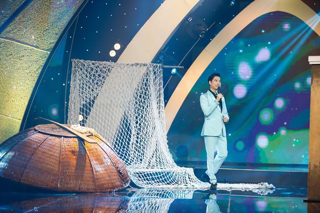 Ngọc Sơn xuất hiện bảnh bao, Phi Nhung hút hồn với áo dài trắng - 4