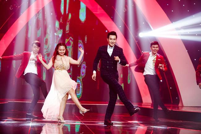 Ngọc Sơn xuất hiện bảnh bao, Phi Nhung hút hồn với áo dài trắng - 9