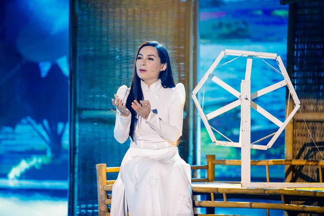 Ngọc Sơn xuất hiện bảnh bao, Phi Nhung hút hồn với áo dài trắng - 2