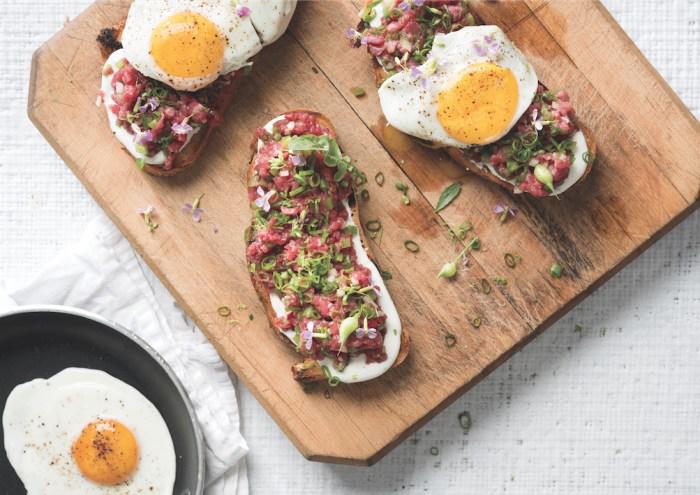 Đặc sản thịt bò sống ở Bỉ: ghê sợ nhưng tuyệt ngon! - 4