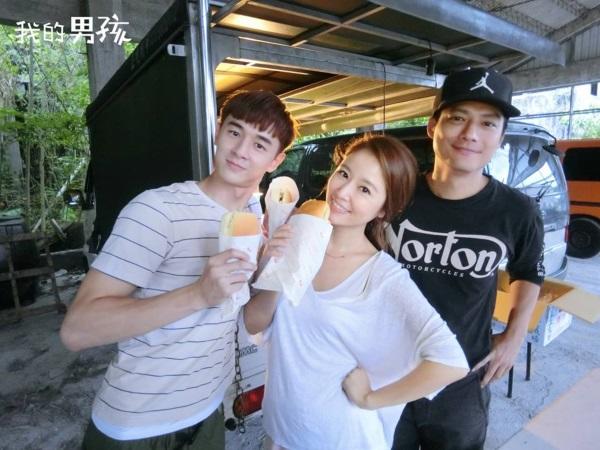 Vào vai thiếu nữ 18 tuổi, Lâm Tâm Như bị chỉ trích vì amp;#34;cưa sừng làm nghéamp;#34;, yêu trai trẻ - 2