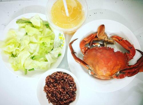 Đây chính là cách giúp Phạm Hương có được 3 vòng quyến rũ và làn da căng bóng - 7