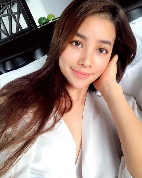 Đây chính là cách giúp Phạm Hương có được 3 vòng quyến rũ và làn da căng bóng - 8