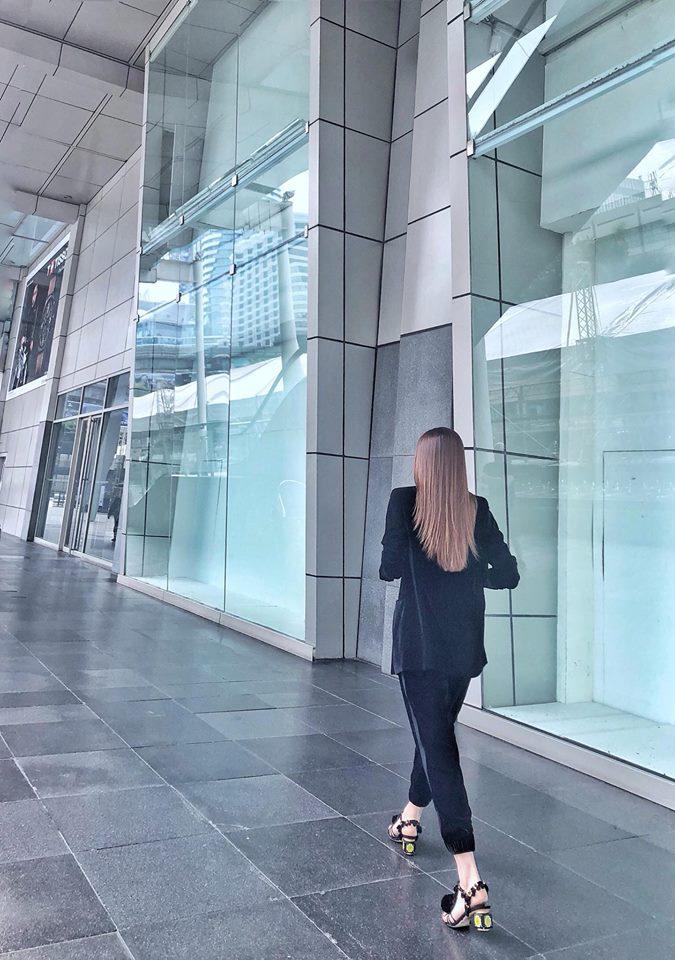 Hồ Ngọc Hà ăn bánh vẫn khoe khéo cùng lúc 4 chiếc nhẫn kim cương lấp lánh - 4