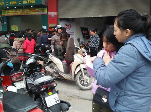 Muộn phiền muôn cách amp;#34;sănamp;#34; vé xe dịp Tết Nguyên đán - 1