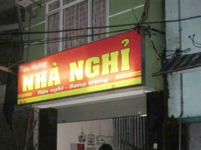 Sau khi người phụ nữ trả phòng, nhân viên nhà nghỉ phát hiện thi thể trẻ sơ sinh trên giường - 1