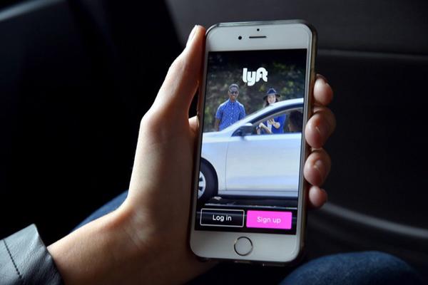 Bận công việc phải thuê dịch vụ taxi đưa đón con đi học, người mẹ phải ân hận suốt đời - 1