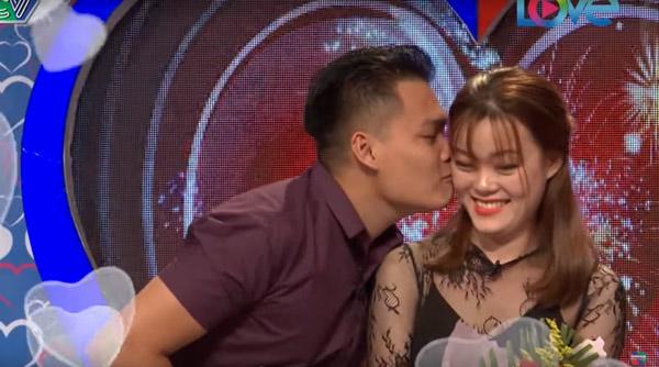 Cô nàng chê bạn trai amp;#34;tay thon thì vợ cựcamp;#34; nhưng hốt hoảng khi không thấy chàng bấm nút - 8