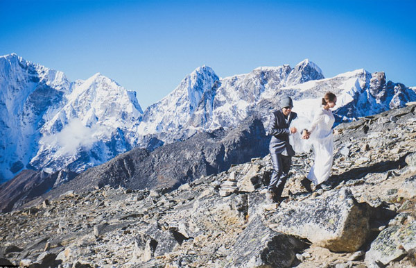 Cặp đôi khiến thế giới ngưỡng mộ bởi cùng leo lên đỉnh Everest làm đám cưới - 5