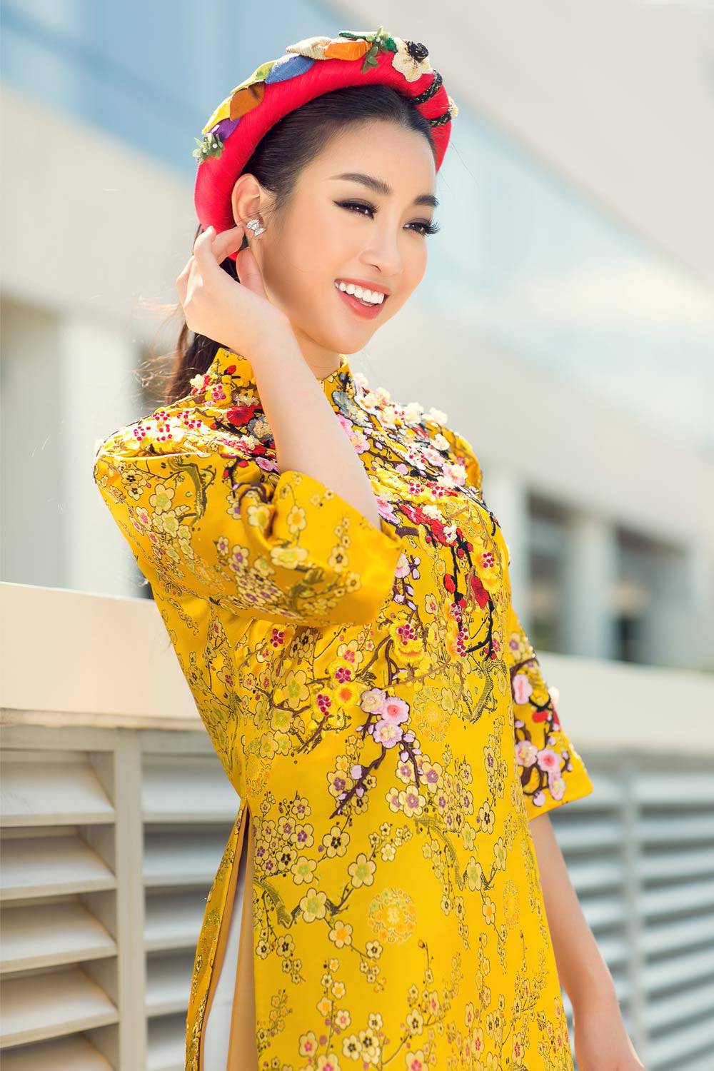 Đỗ Mỹ Linh khoe nét đẹp như hoa mùa xuân với loạt áo dài rực rỡ - 9