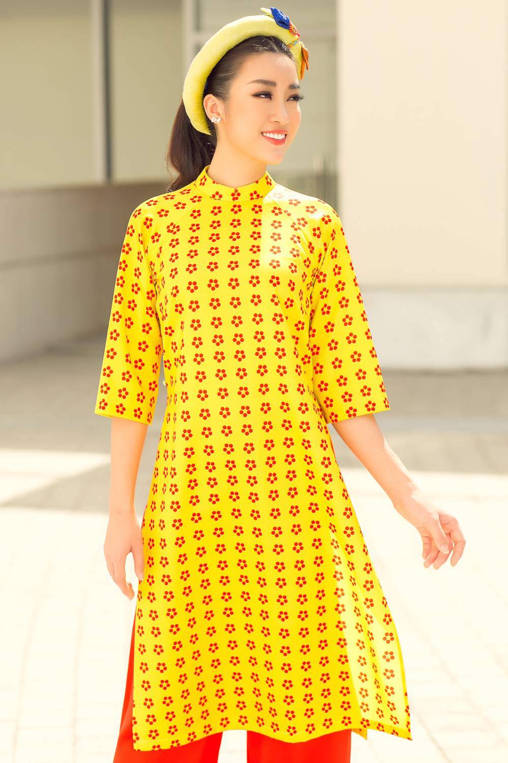 Đỗ Mỹ Linh khoe nét đẹp như hoa mùa xuân với loạt áo dài rực rỡ - 1