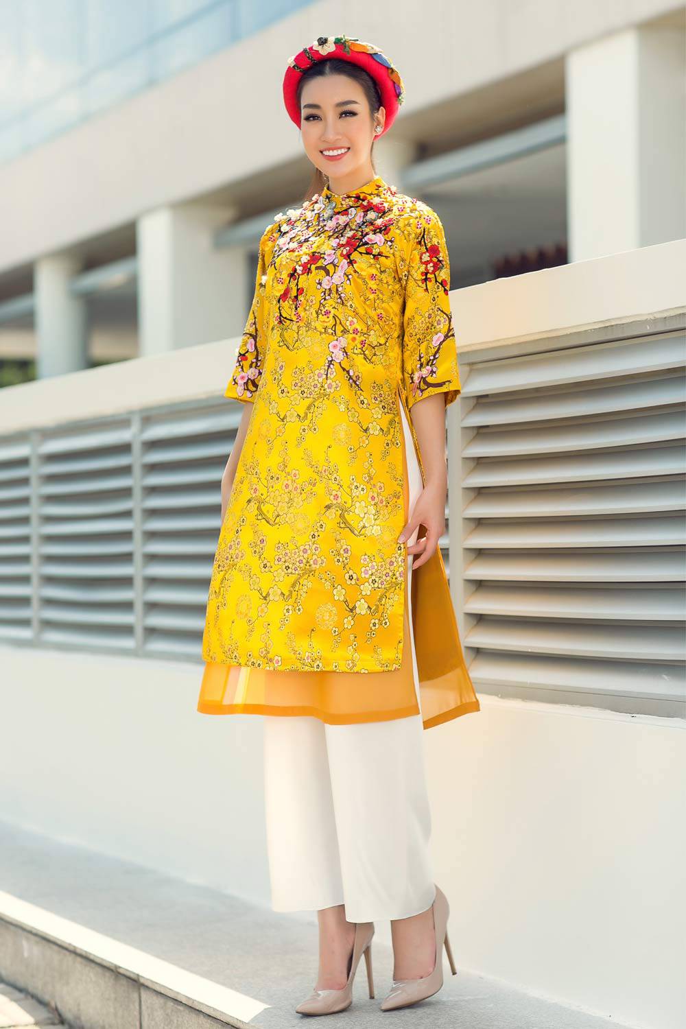 Đỗ Mỹ Linh khoe nét đẹp như hoa mùa xuân với loạt áo dài rực rỡ - 10