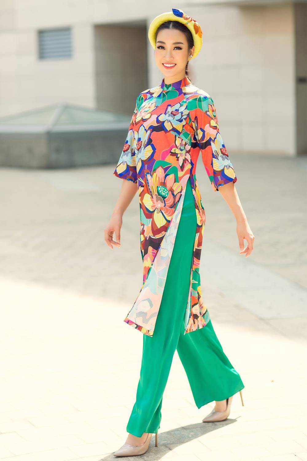 Đỗ Mỹ Linh khoe nét đẹp như hoa mùa xuân với loạt áo dài rực rỡ - 4