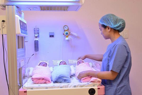 Giây phút vỡ oà hạnh phúc của bà mẹ sinh thường 3 con ở tuần 35 - 1